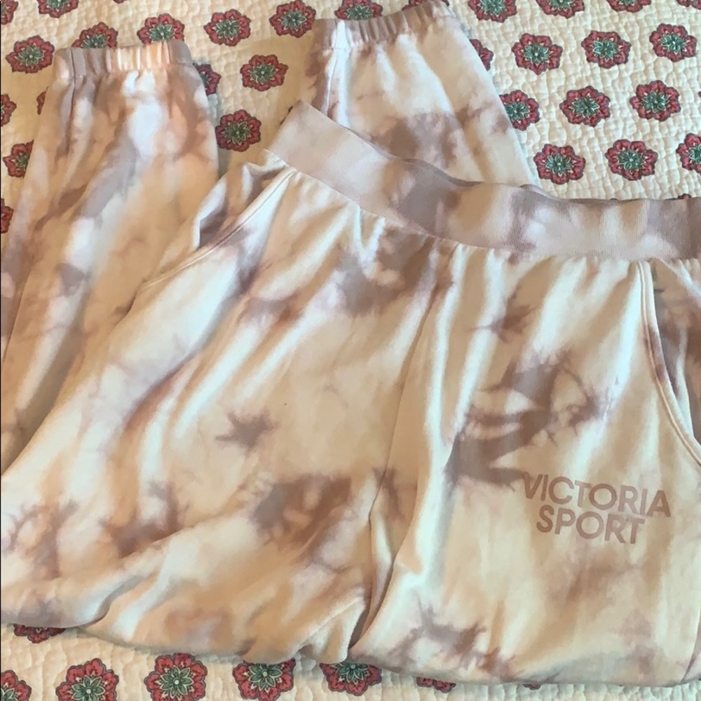 Victoria’s sport joggers